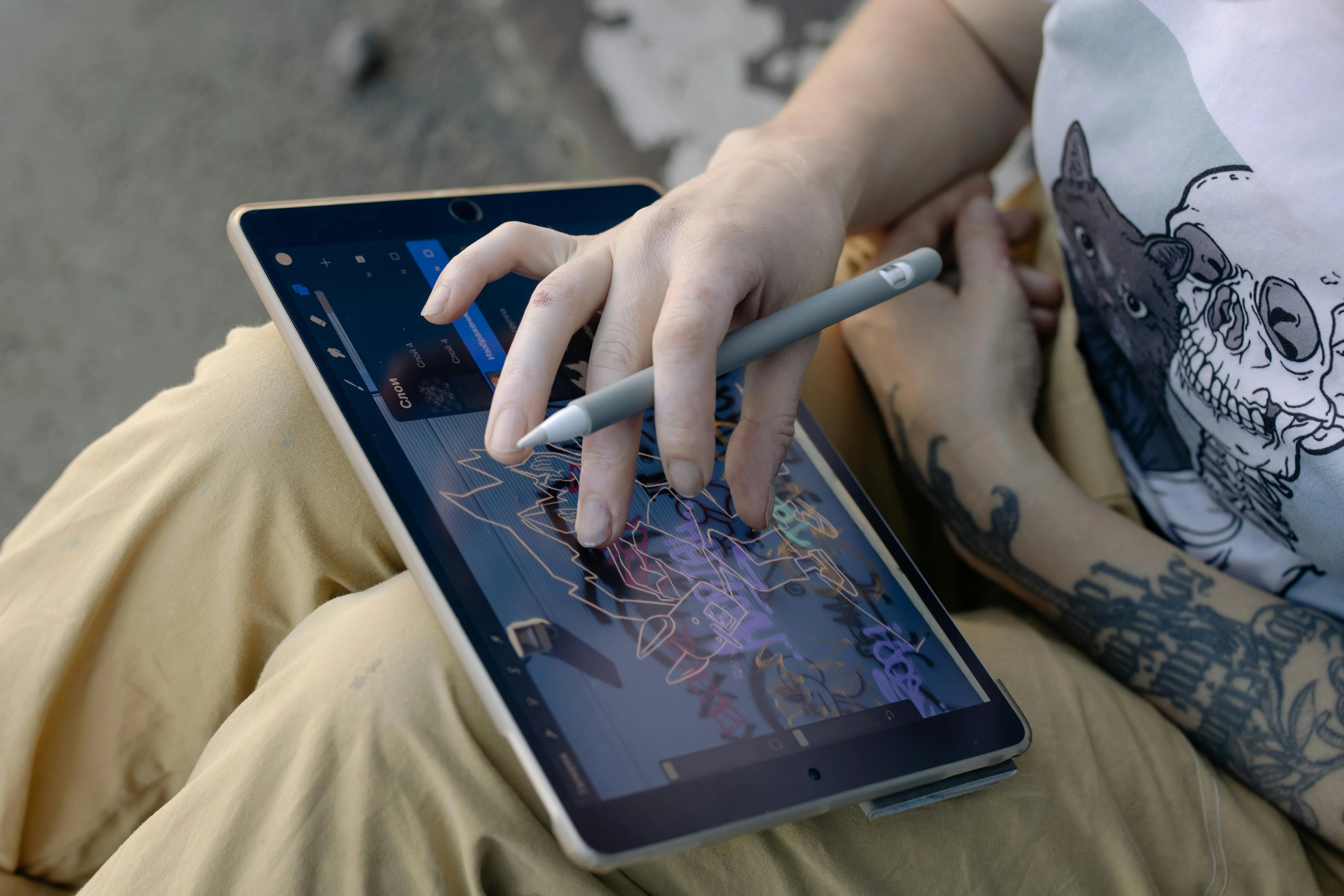 Person using a tablet and stylus for digital art creation. Free stock photo for websites and creative projects.