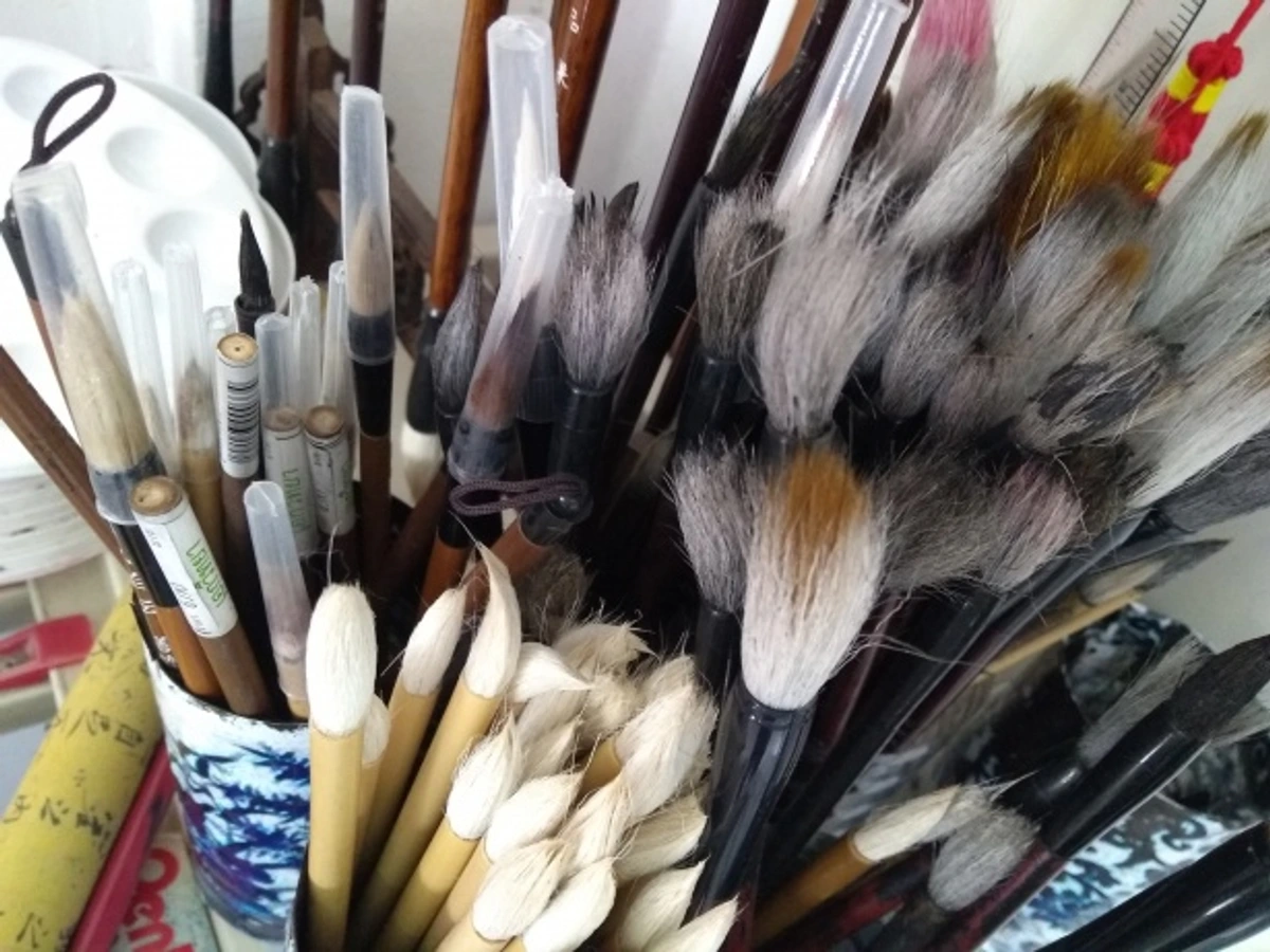 Assorted synthetic paintbrushes for professional use, ideal for artists seeking durable tools.