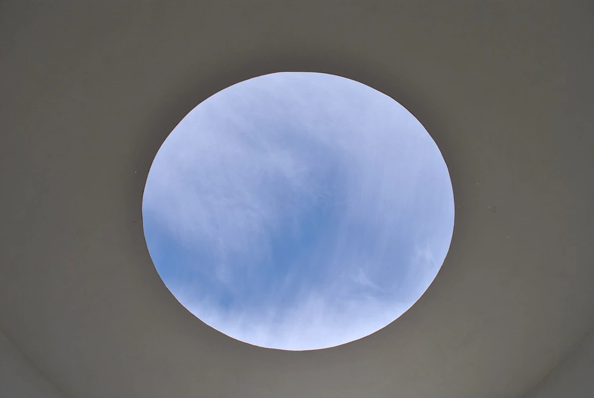 Immersive skyspace installation 'Blue Pesher' by James Turrell with daylight view