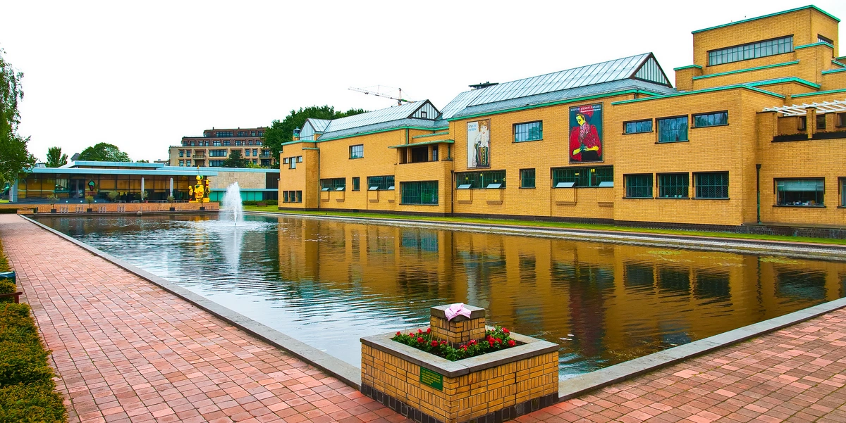 Gemeentemuseum Den Haag with water fountain and modern architecture, showcasing European art collections and visitor guide tips for a cultural tourism destination in The Netherlands.