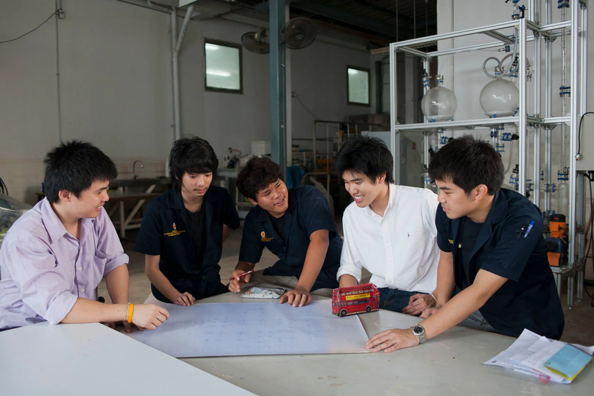 Art Career Planning and Development: Fostering Artist Strategies and Professional Growth Opportunities