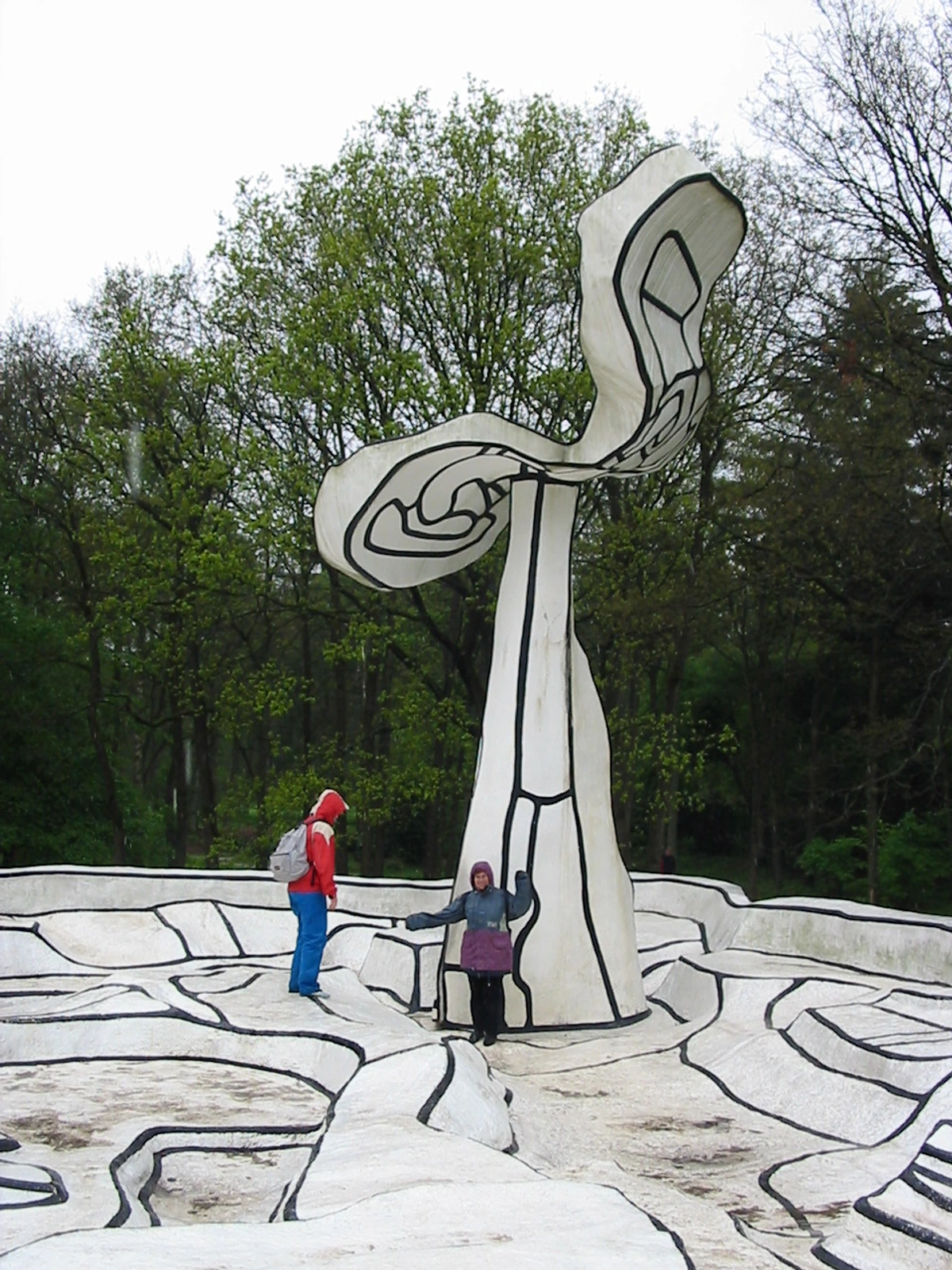 Jean Dubuffet's 'Jardin d'émail' sculpture in a park setting with two visitors