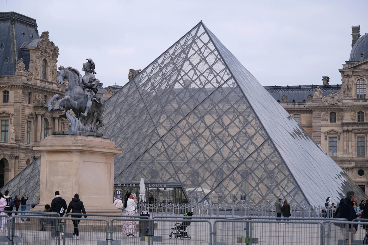 Iconic Louvre Pyramid and Statue in Paris - Free Stock Photo