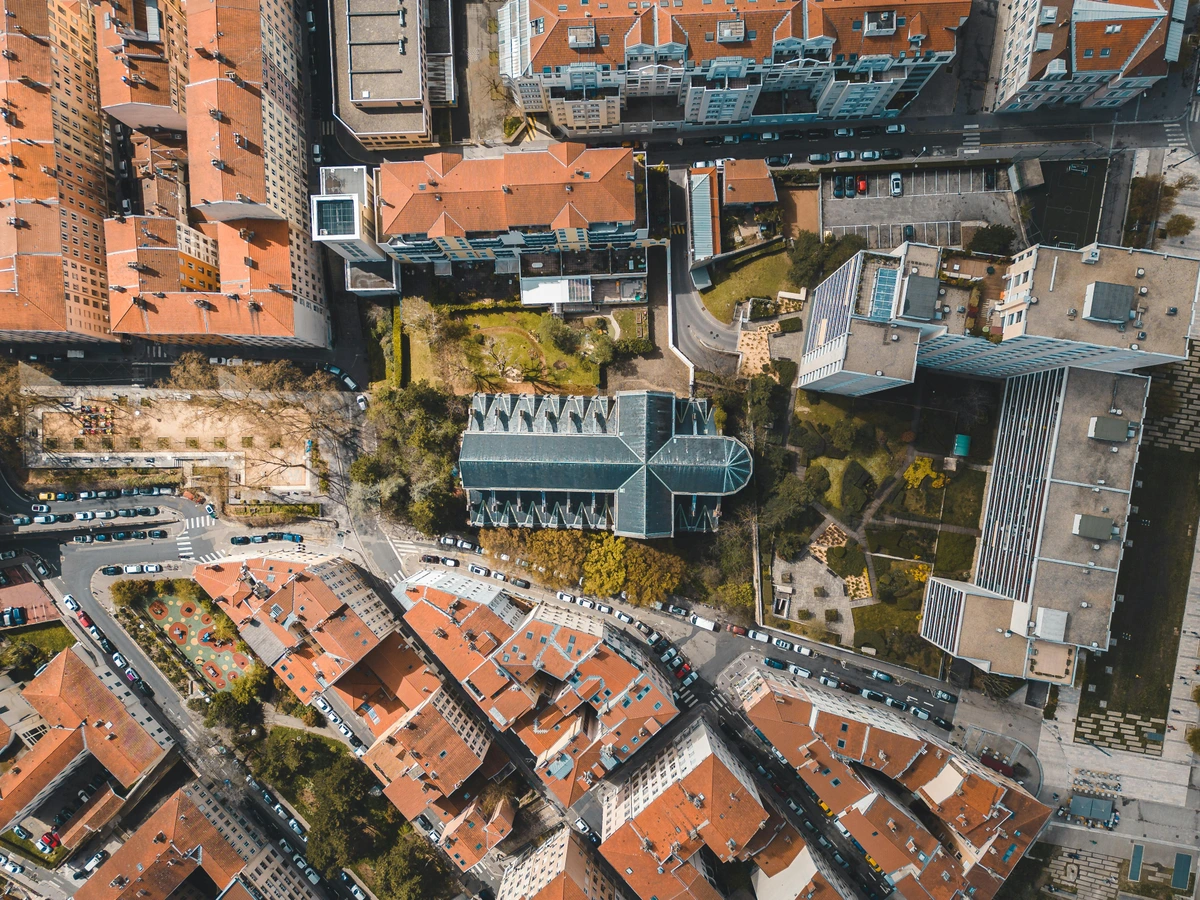 Aerial view of a city quarter with a church, showcasing consistent spacing and grid layout for urban structures and public spaces