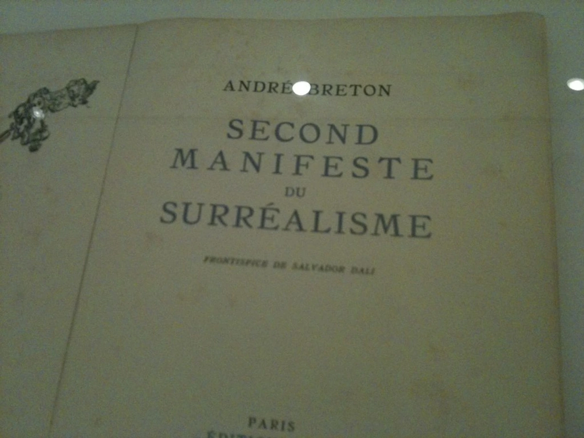 Page from the 'Second Manifesto of Surrealism' by André Breton, featuring text and a small illustration.
