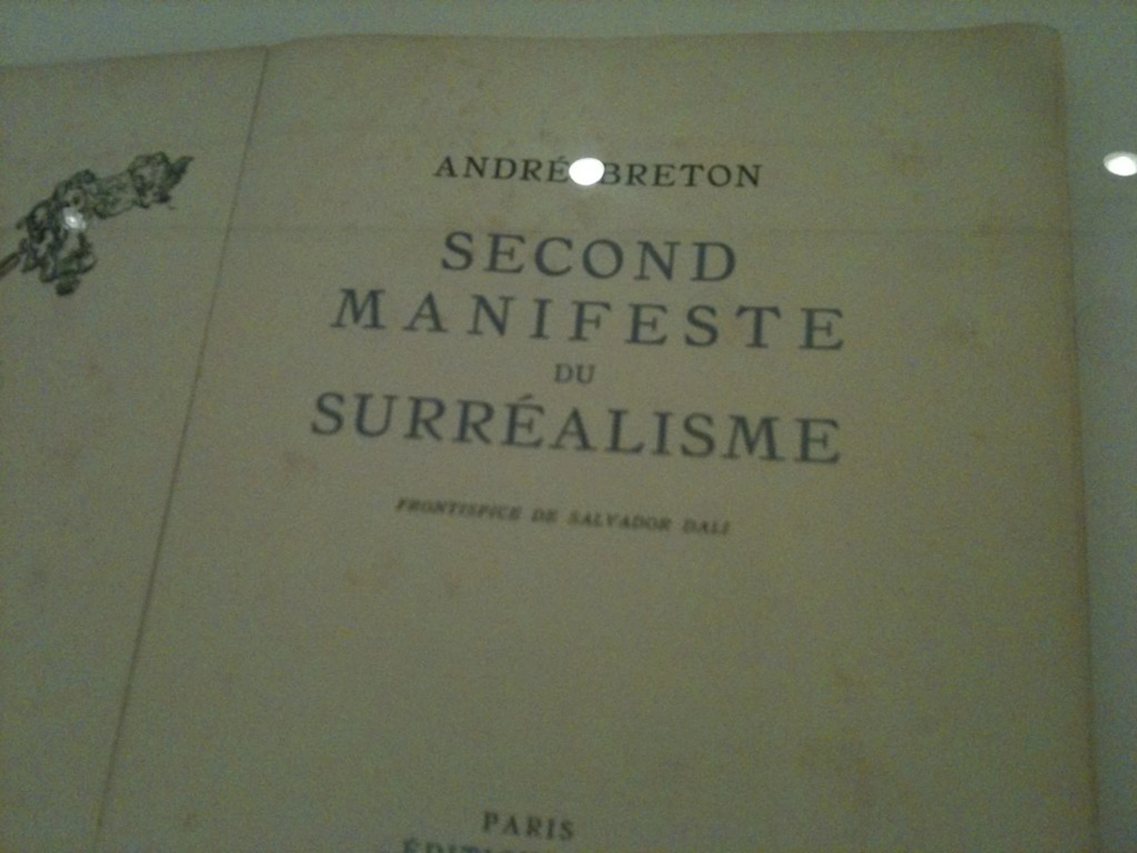 Page from the 'Second Manifesto of Surrealism' by André Breton, featuring text and a small illustration.