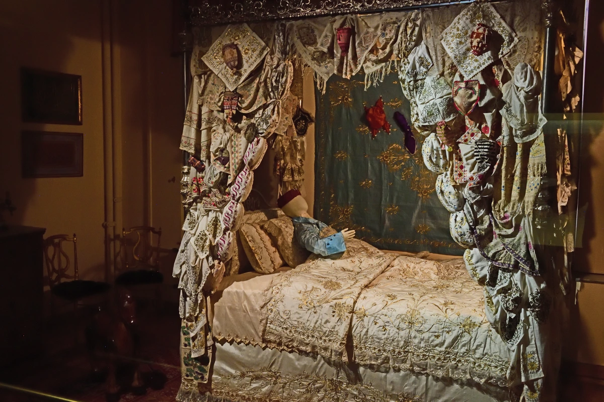 Early 20th-century embroidered bed set from Istanbul's Sadberk Hanım Museum, showcasing intricate textile art and traditional craftsmanship.