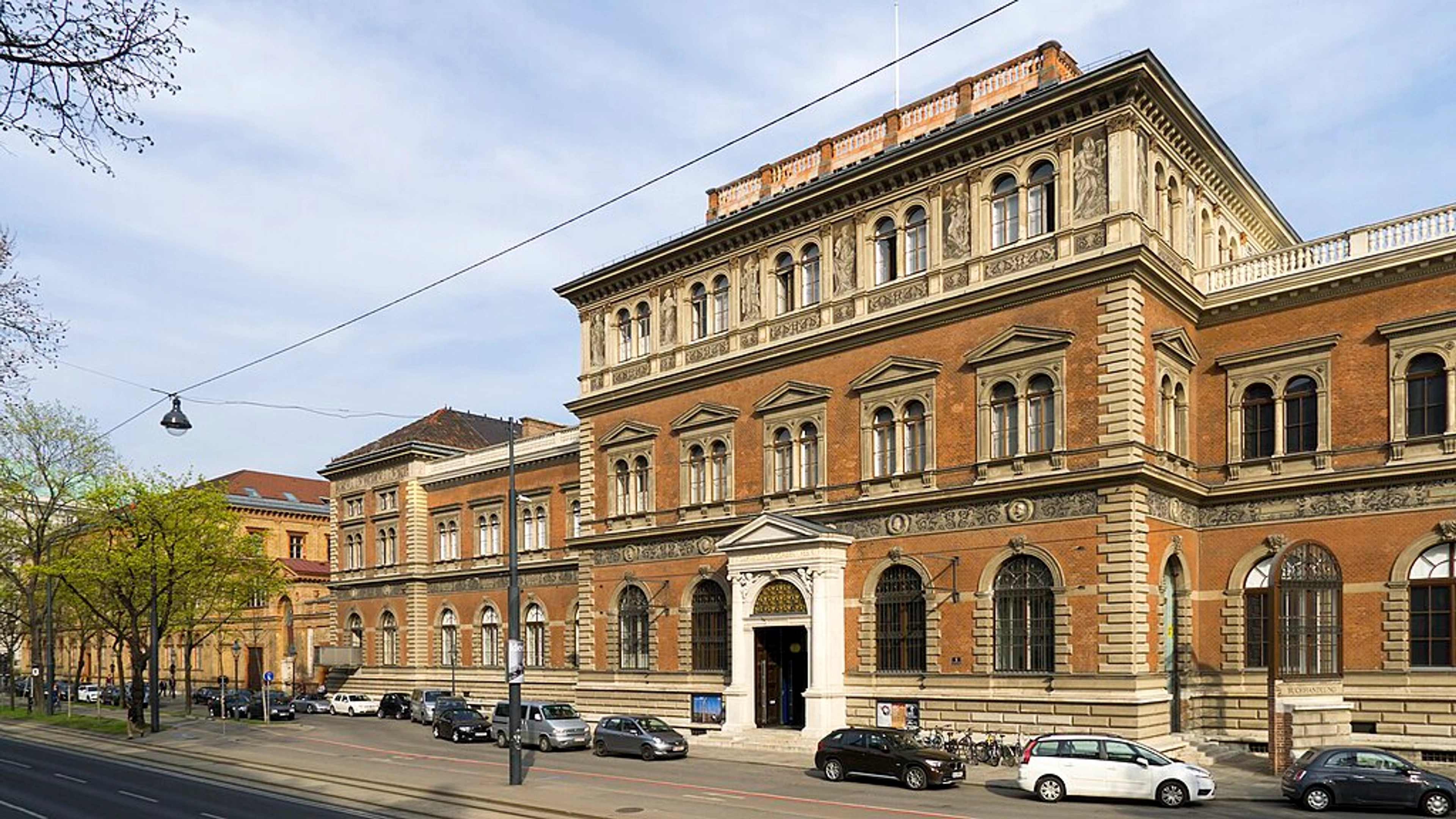 Het Museum voor Toegepaste Kunst (MAK) in Wenen, een belangrijke instelling die de erfenis van de Wiener Werkstätte en de benadering van geïntegreerd design van de Wiener Secession bewaart en tentoonstelt.