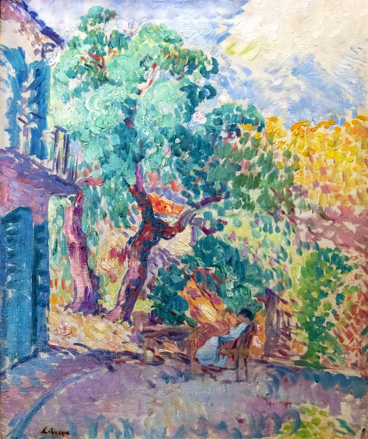 Lebasque's "Le Jardin": Vrouw zittend in een kleurrijke, Impressionistische tuinscène met bomen en een gebouw.