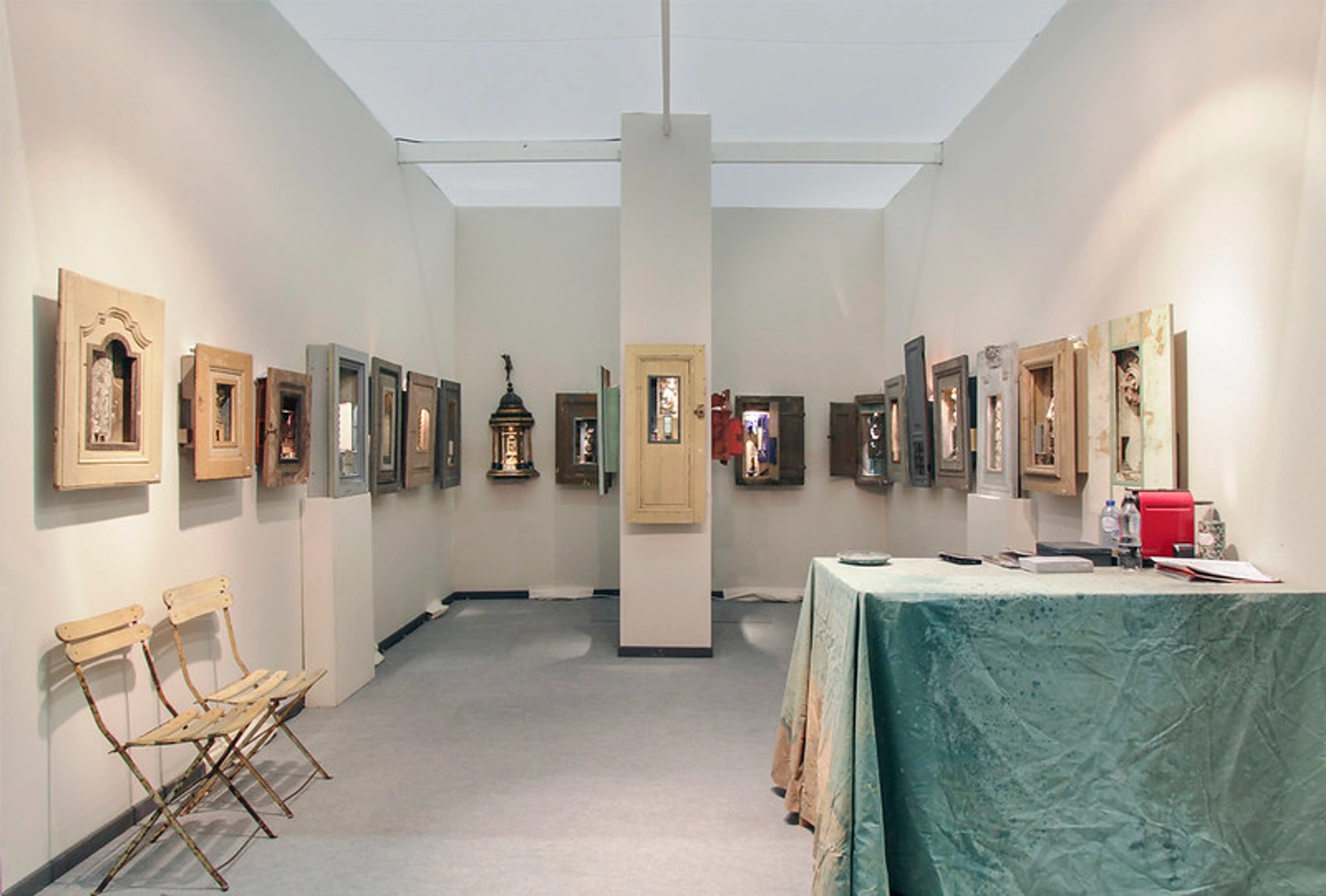 Gallery met Framed Miniature Art
